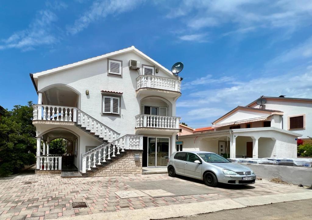 Apartmani Aneri Vir Exterior foto