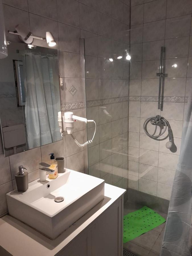 Apartmani Aneri Vir Exterior foto